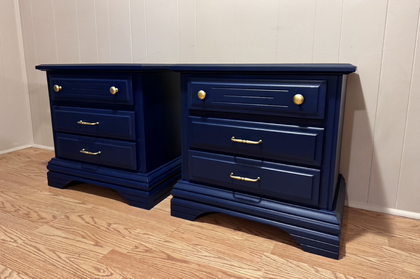 Pair of Nightstands/ End Tables