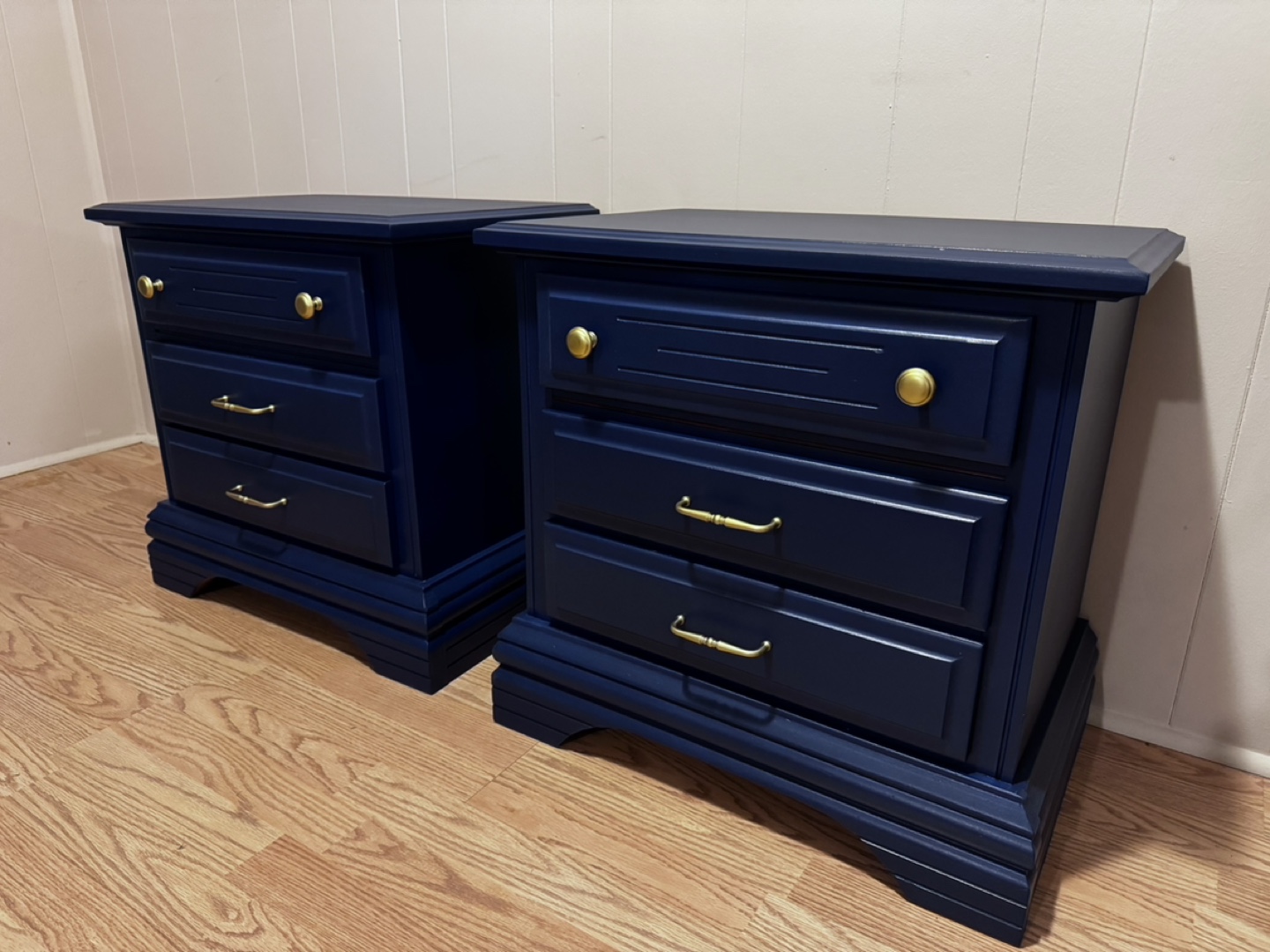 Pair of Nightstands/ End Tables - photo 2