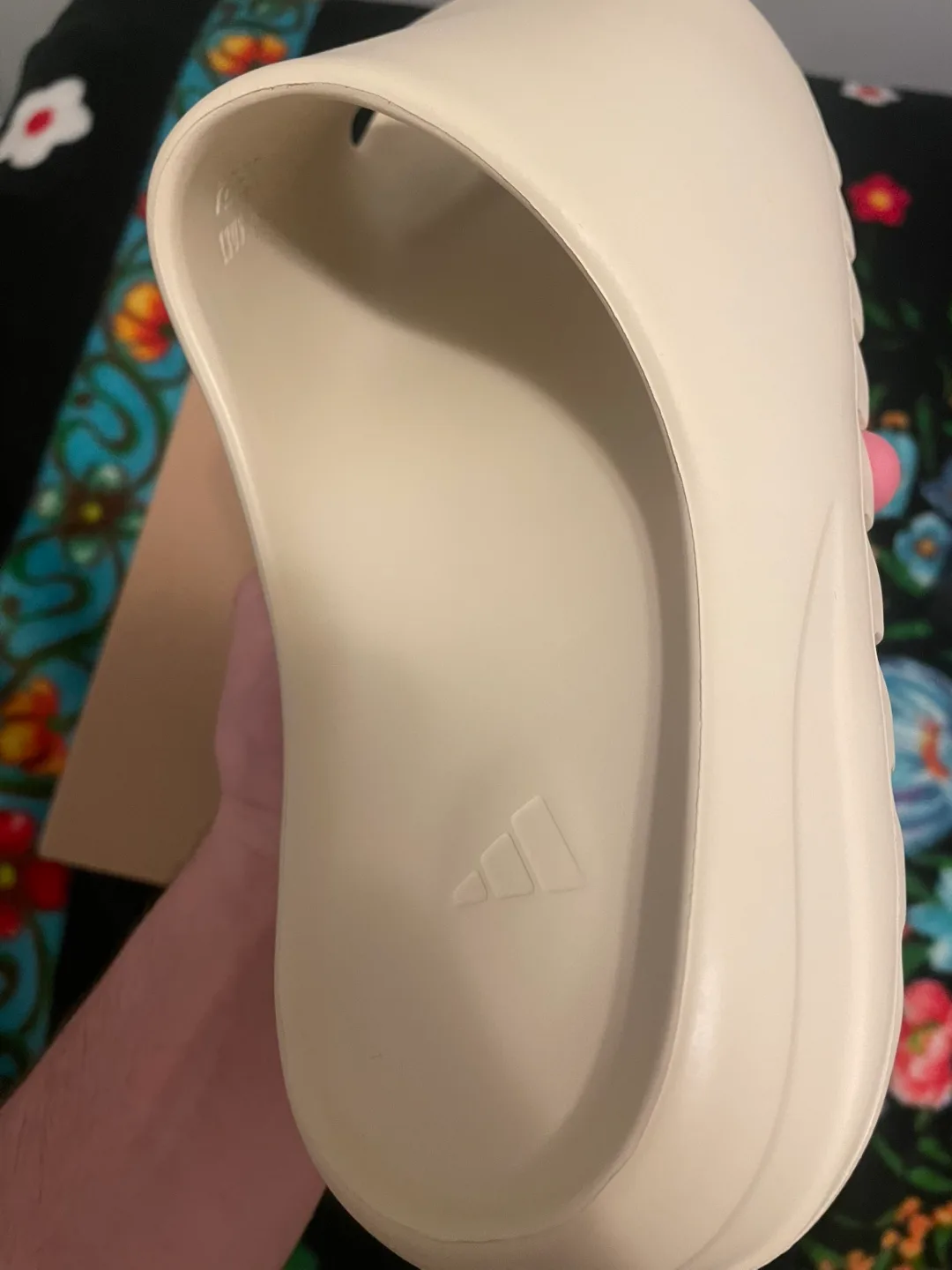 Yeezy Slides Bone image indicator(3)