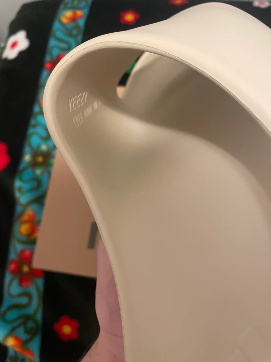 Yeezy Slides Bone image indicator(4)