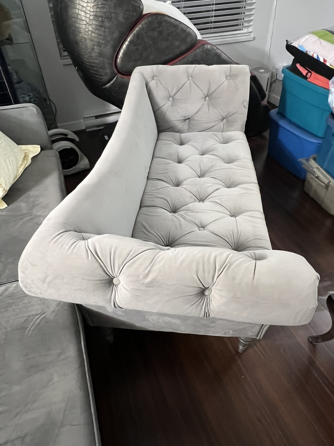 Elegant Grey Velvet Loveseat - photo 3