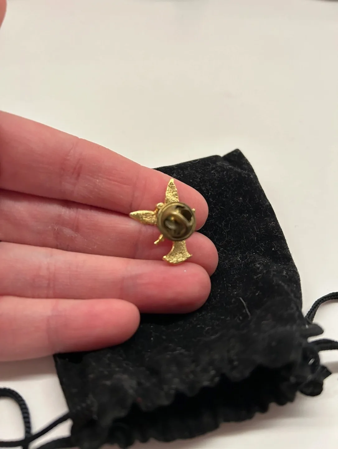 Gold Angel Pin image indicator(2)