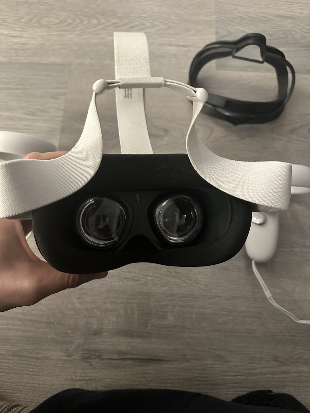 Meta Quest 2 VR Headset with accessories - photo 4
