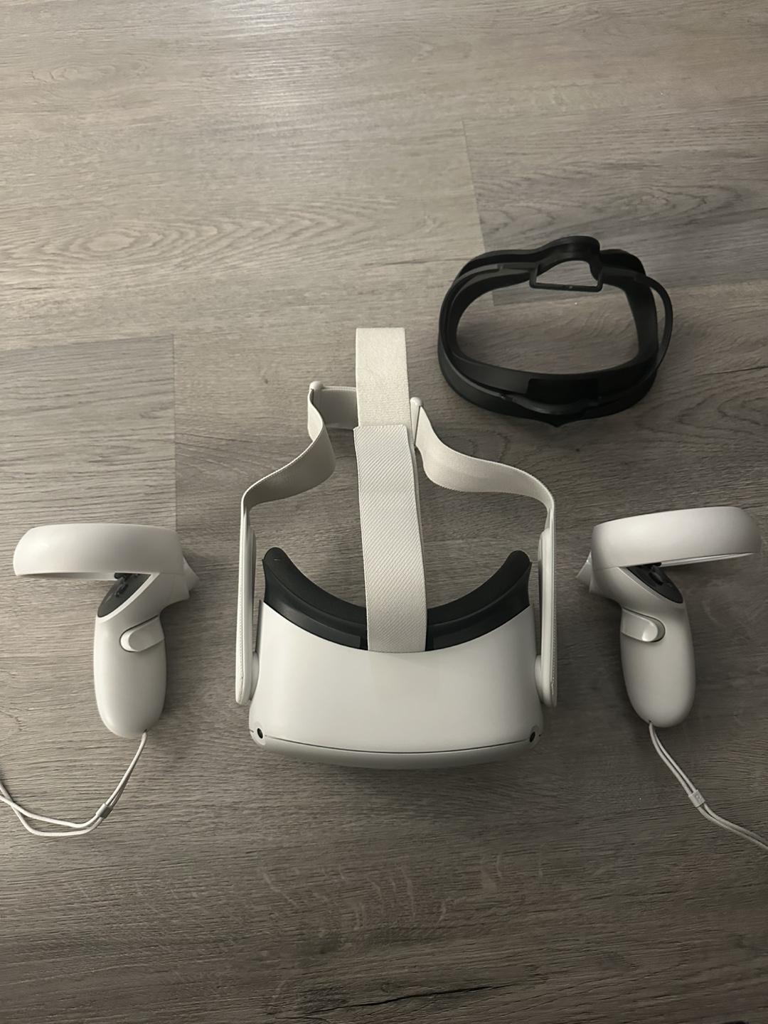 Meta Quest 2 VR Headset with accessories - photo 2