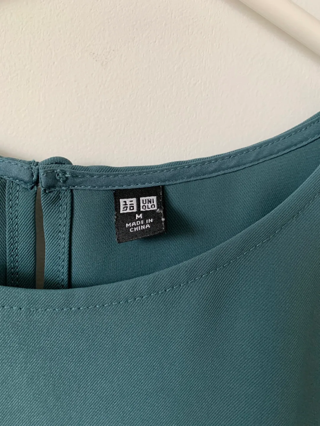 ‼️MOVING SALE‼️Uniqlo Teal Sleeveless Blouse image indicator(3)