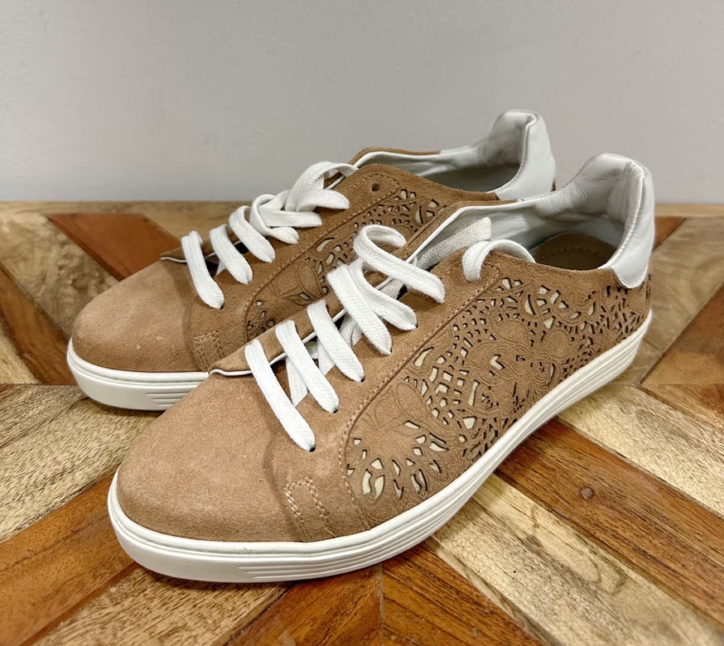 ITALEAU Women's Tan Leather Laser-Cut Sneakers