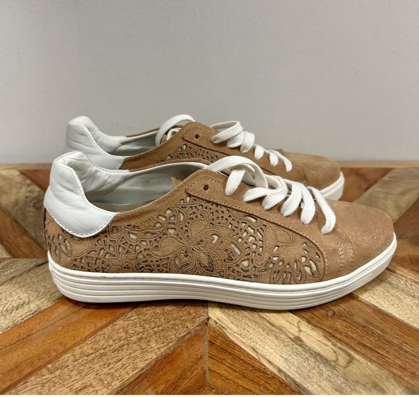 ITALEAU Women's Tan Leather Laser-Cut Sneakers - photo 2