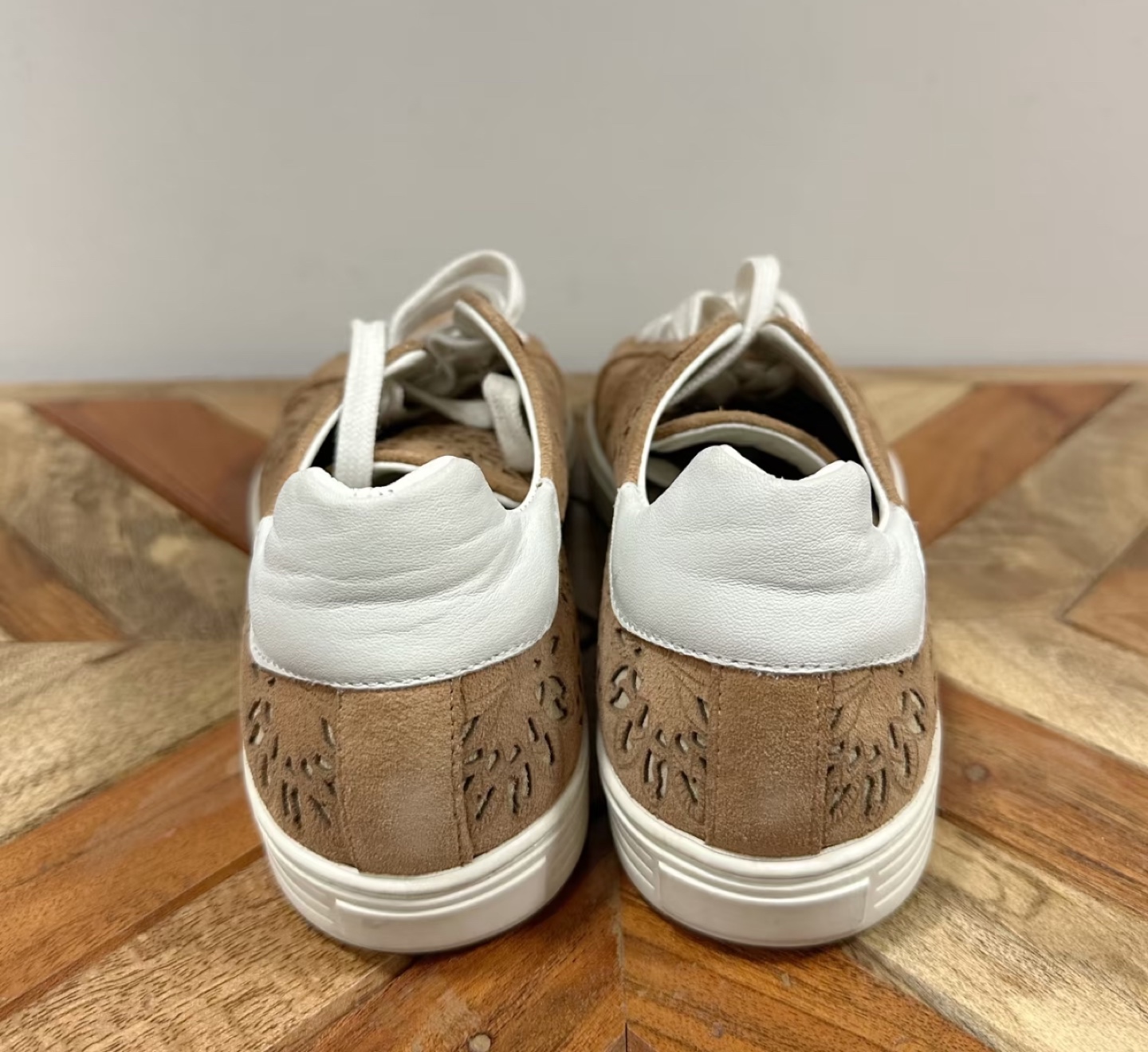 ITALEAU Women's Tan Leather Laser-Cut Sneakers - photo 4