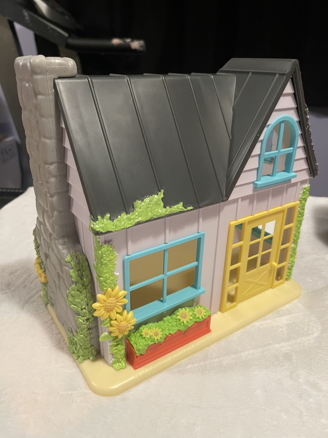Small toy Two-Story Play House