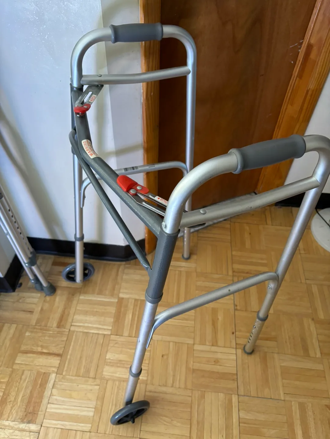 Lightweight Rolling Walker image indicator(2)