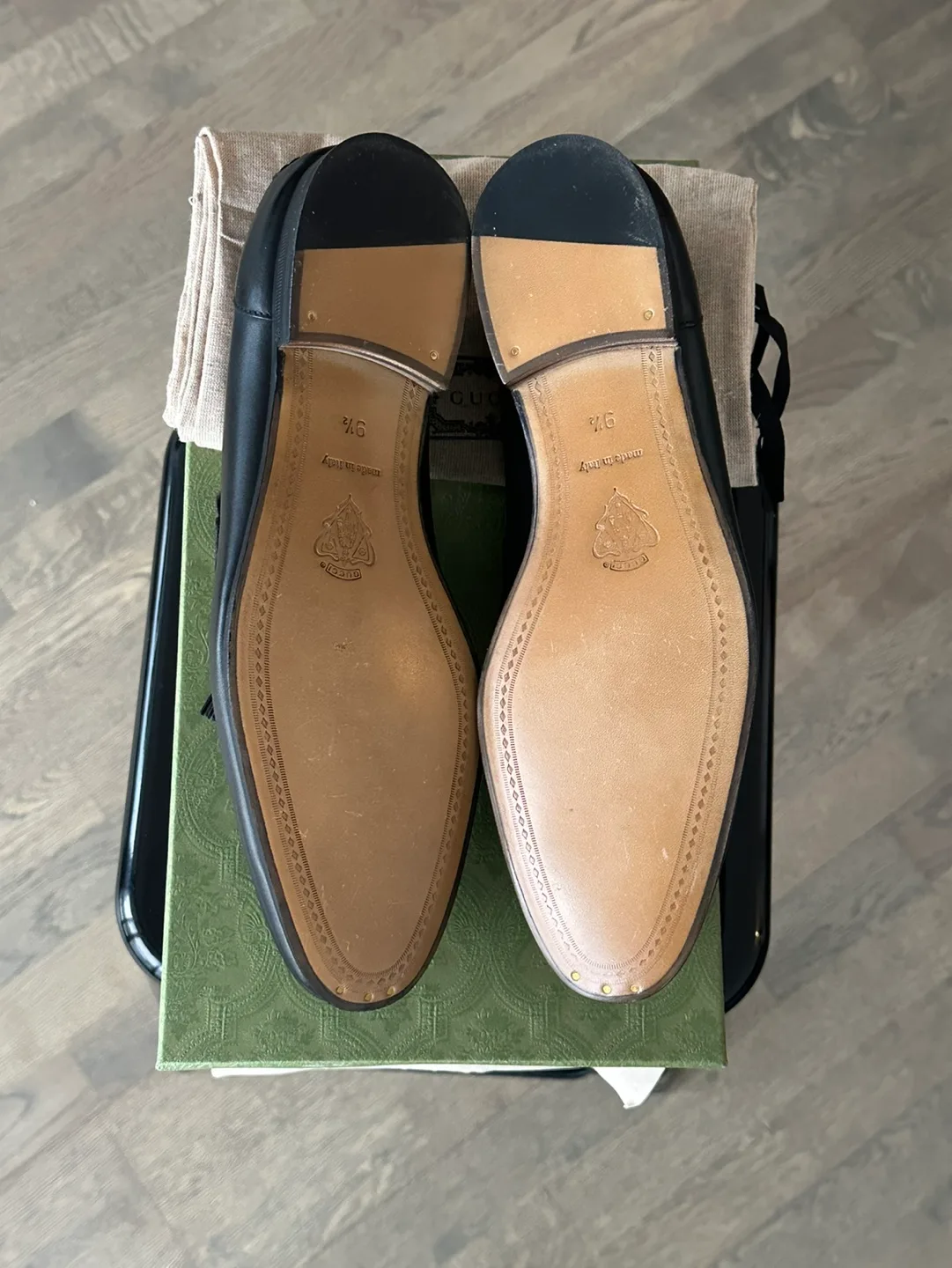 Gucci Men's Jordaan Black Leather Loafers image indicator(2)