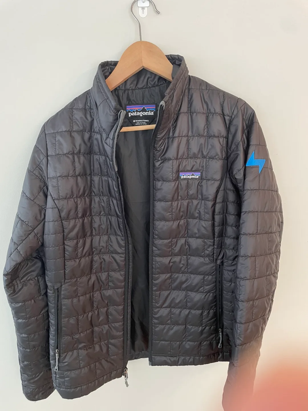 Patagonia Women's Insulated Jacket - Size M image indicator(3)
