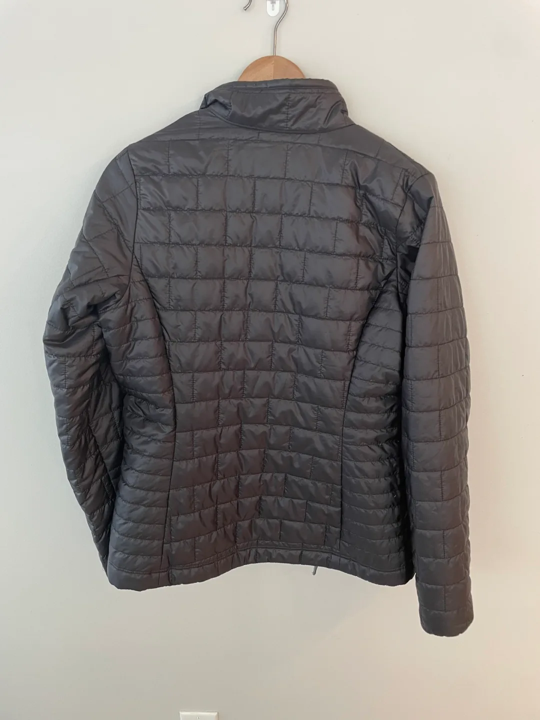 Patagonia Women's Insulated Jacket - Size M image indicator(2)