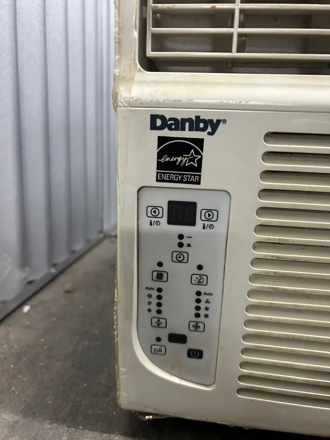Danby Window Air Conditioner with Remote image indicator(3)