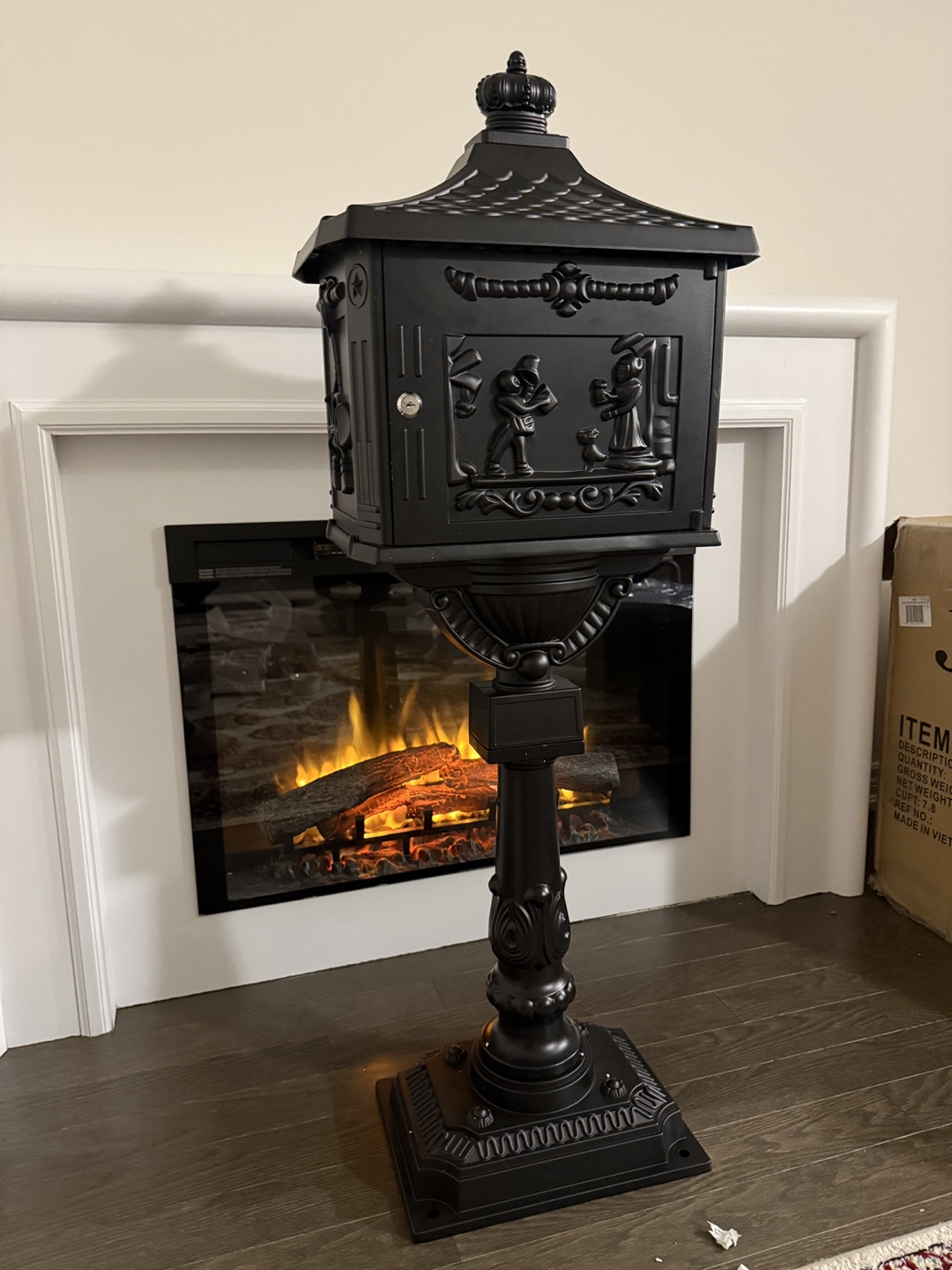 Polar Aurora Black Cast Aluminum Mailbox