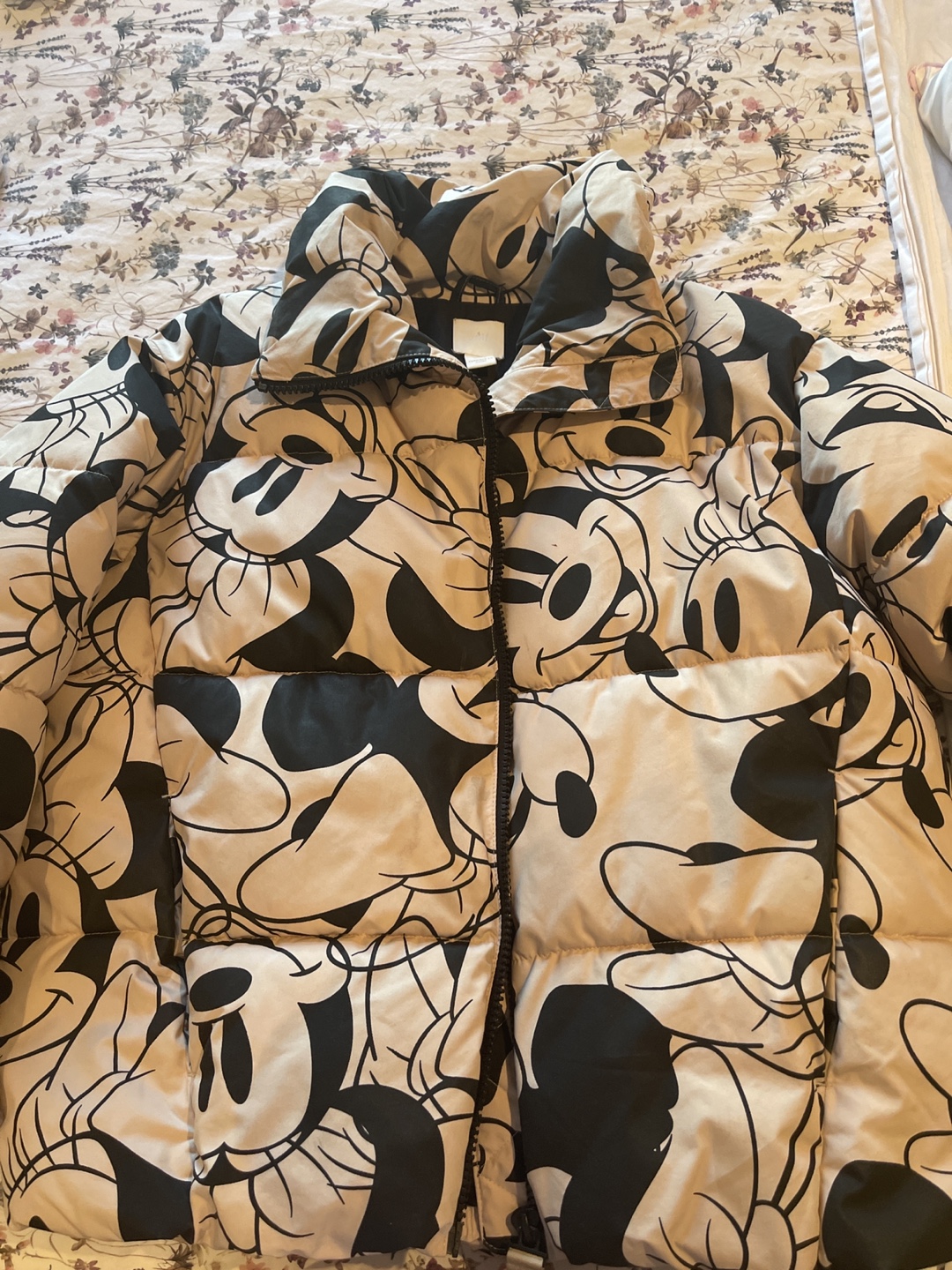 Mickey Mouse puffer jacket