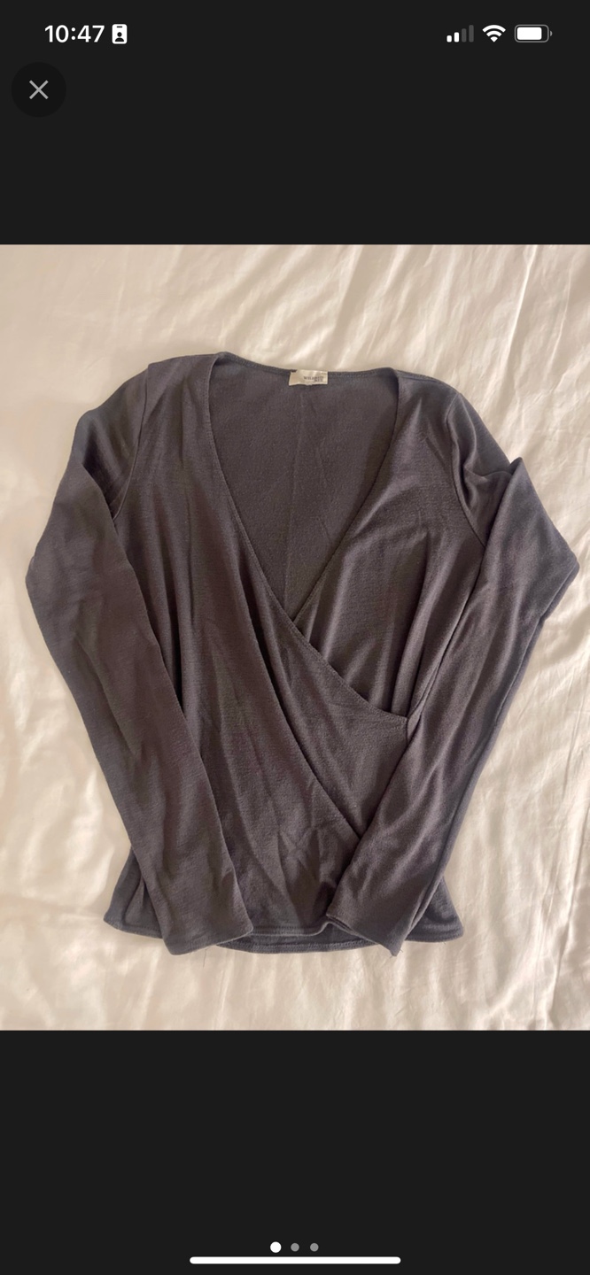 2 Wilfred Free long sleeve tops