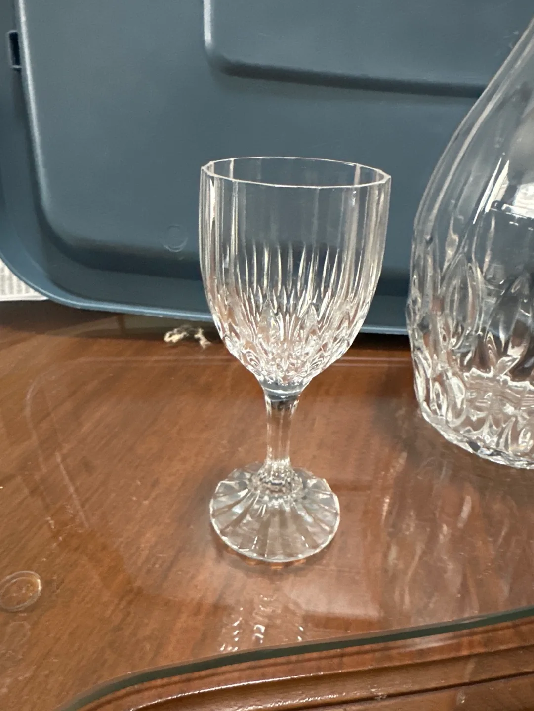 Crystal Decanter Set with 8 glasses image indicator(3)