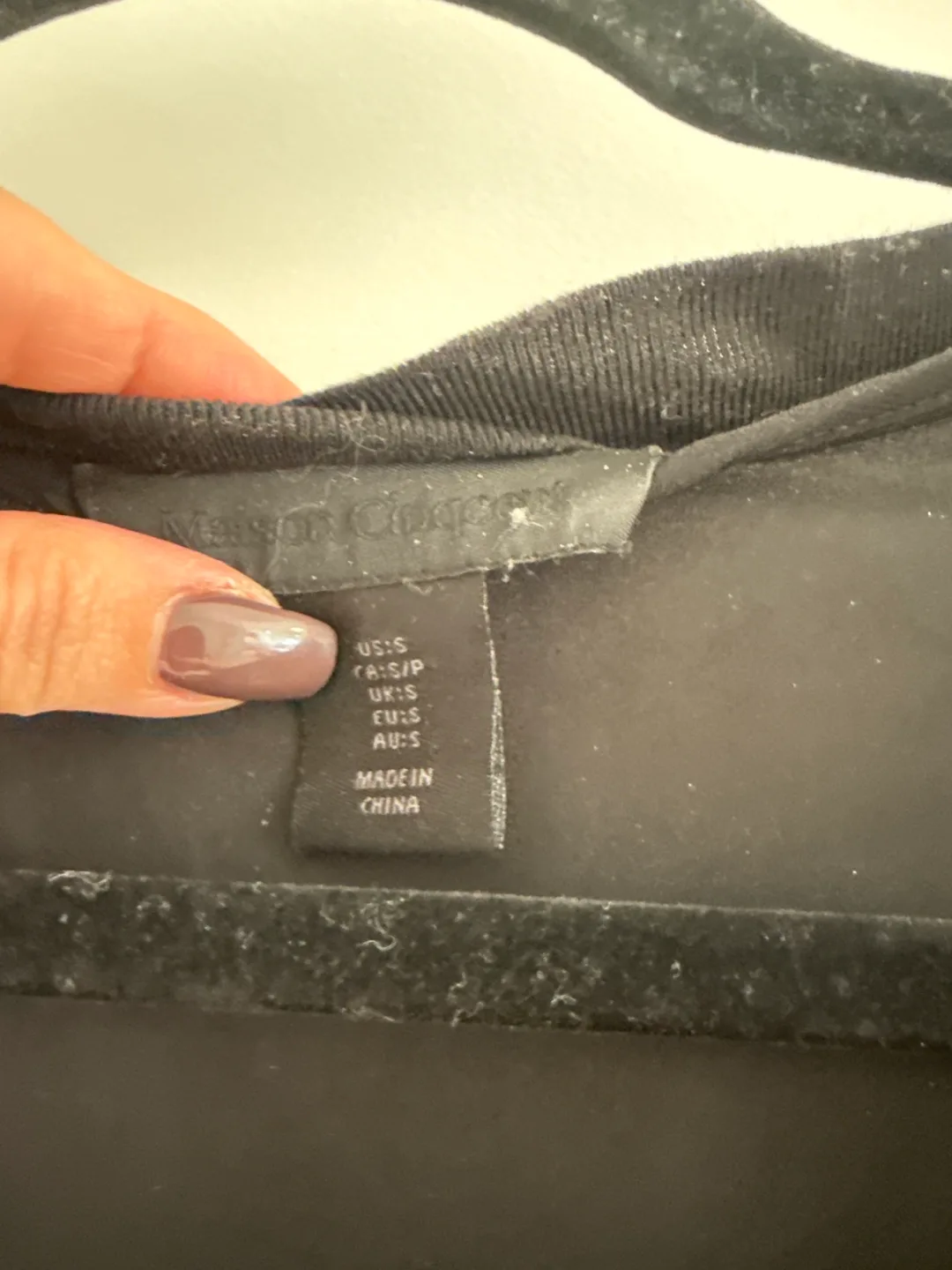 Women's Black Long Sleeve V-Neck Blouse image indicator(2)