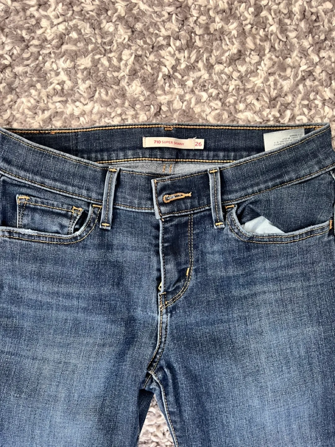 Levi's 710 Super Skinny Jeans - Size 26 image indicator(2)