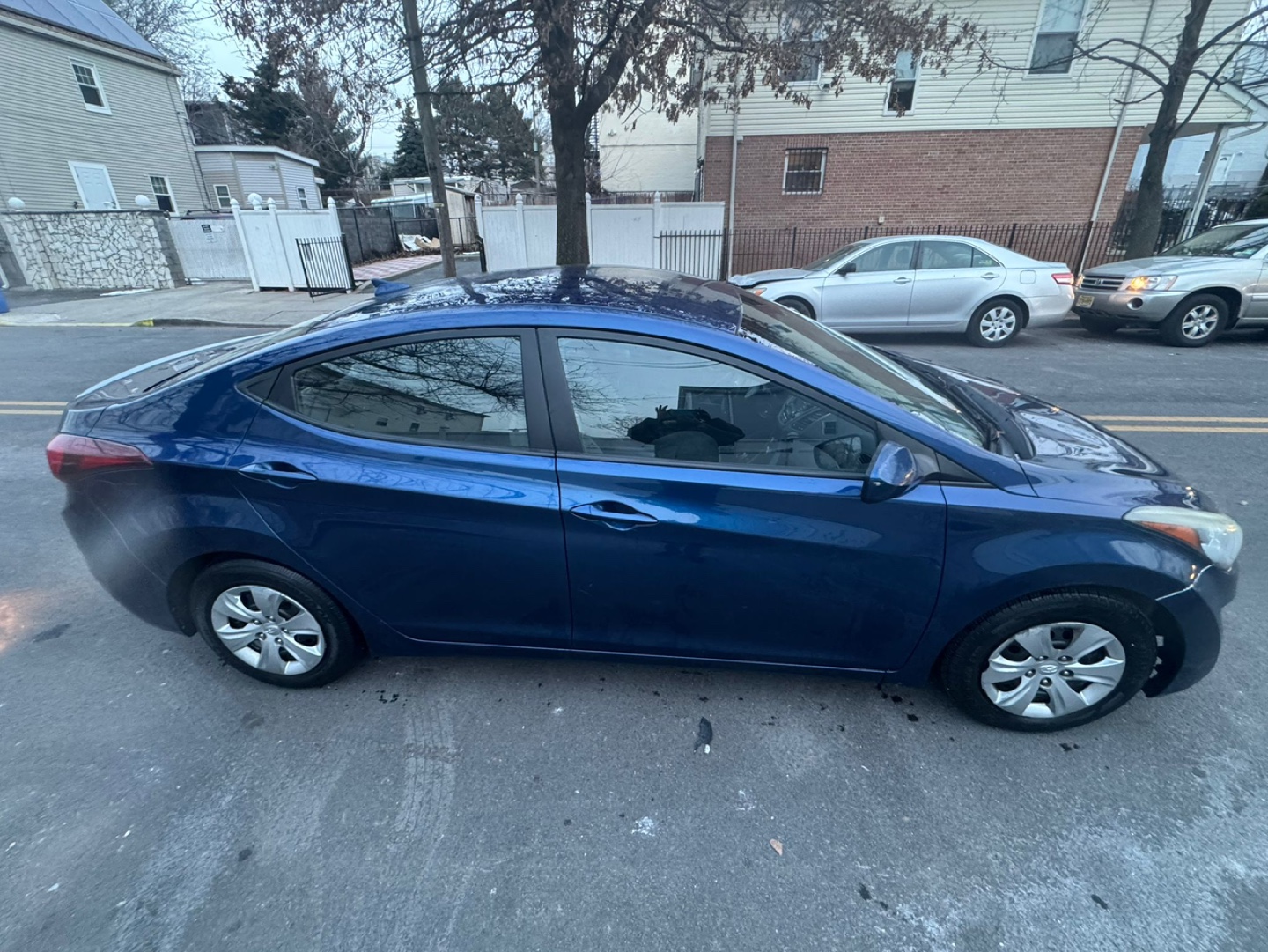 2016 Hyundai Elantra SE - Blue Sedan - photo 2