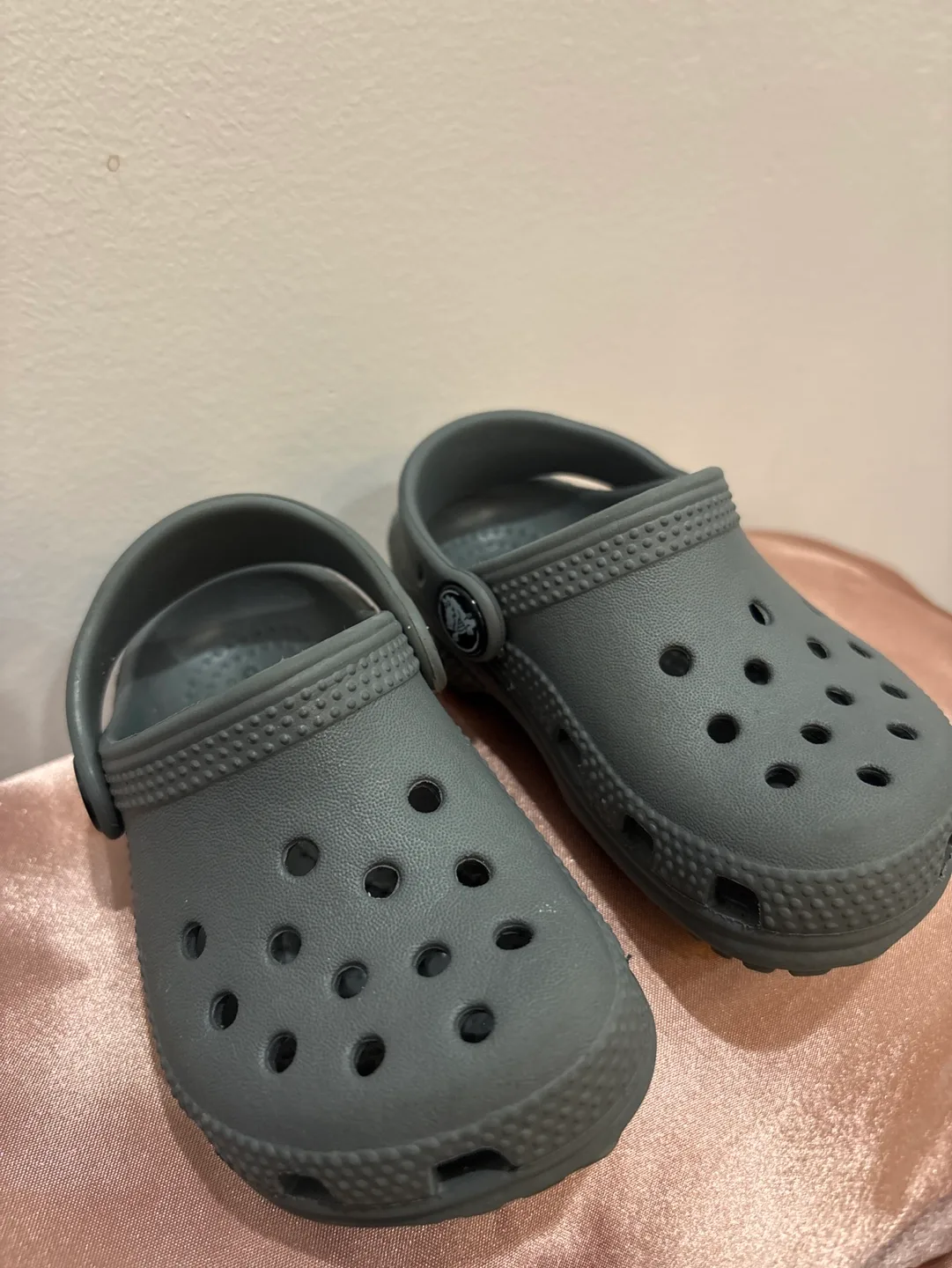 Kids Crocs Size C6 Grey image indicator(2)