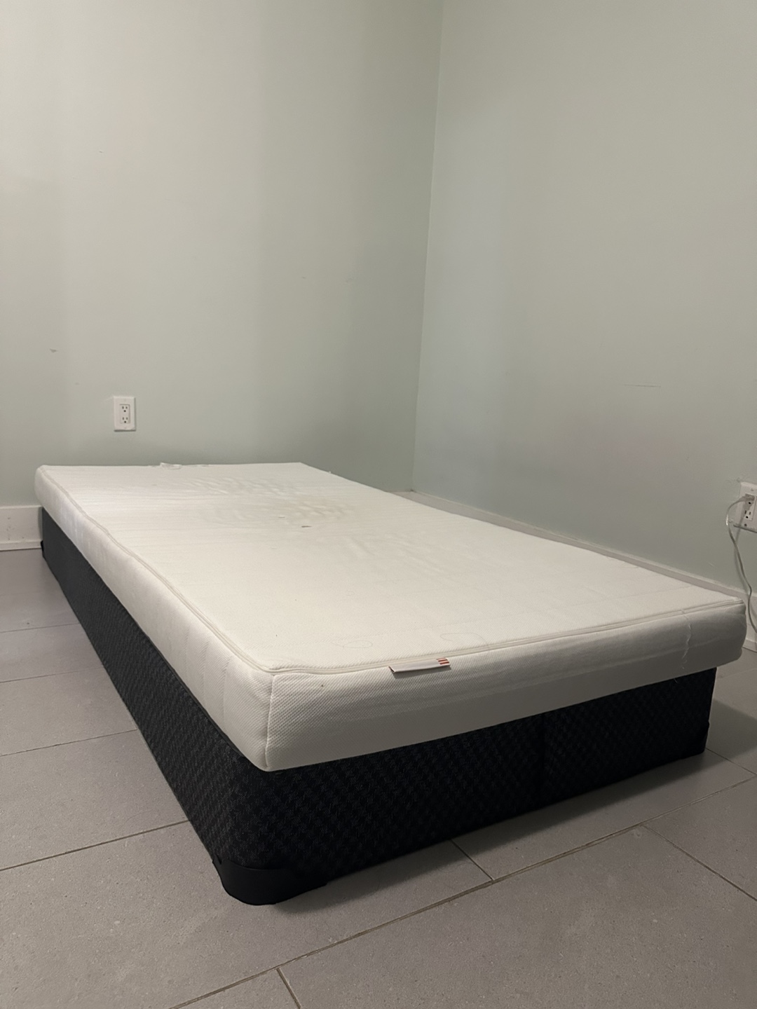 IKEA twin mattress with box spring - photo 3