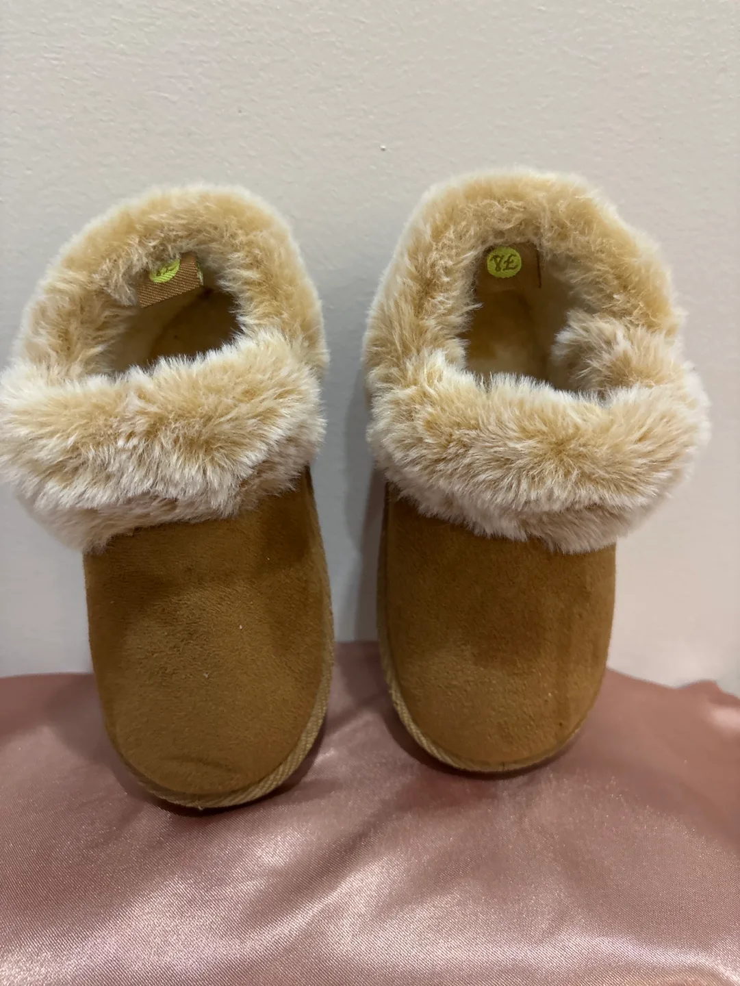 Toddler Brown Faux Fur Slippers Size c9 image indicator(2)