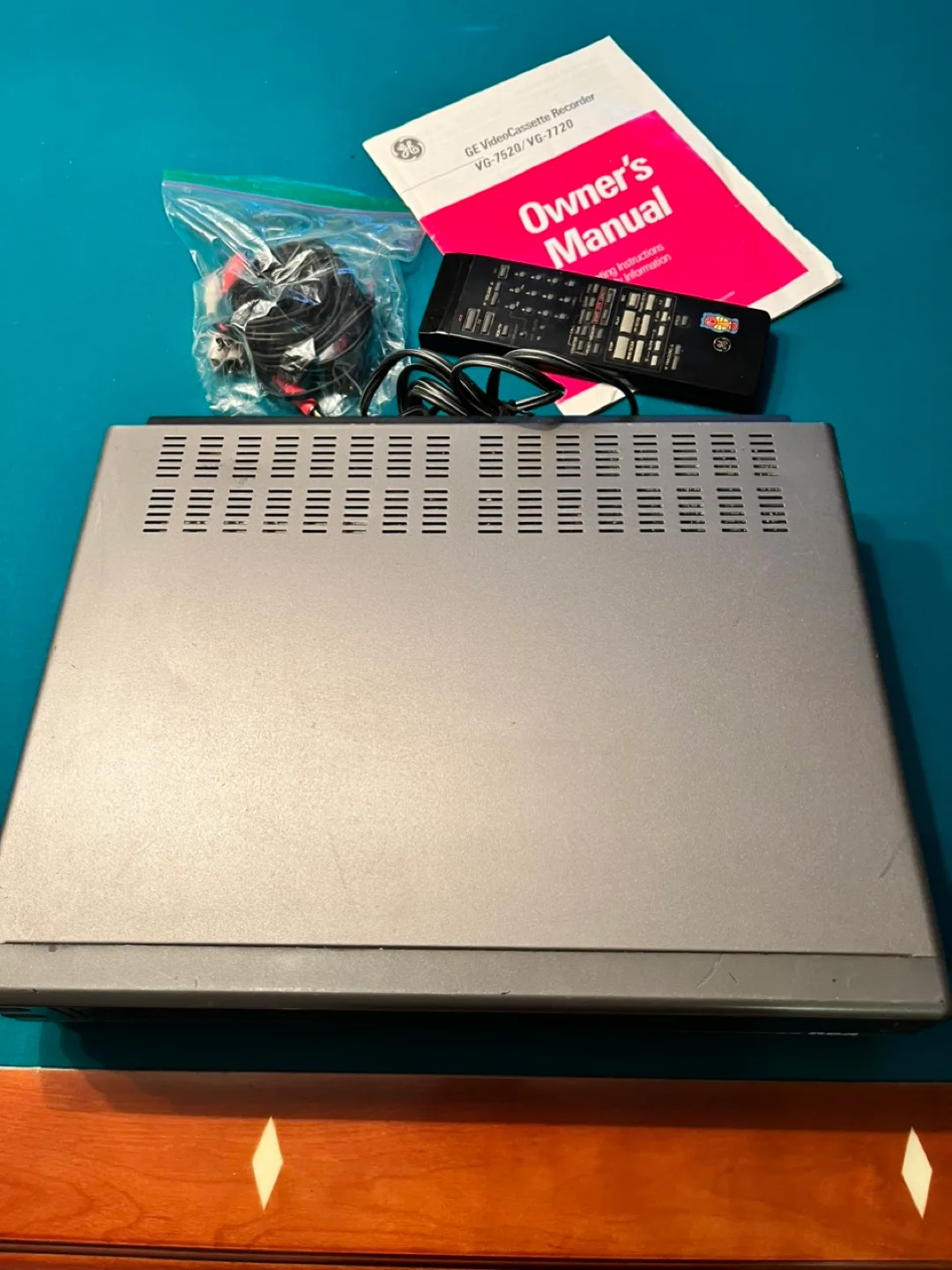 Vintage RCA VHS VCR and Samsung DVD Player image indicator(2)