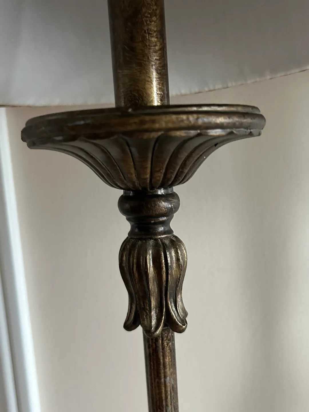 Pair of Elegant Table Lamps with Crackled Glass Accents image indicator(4)