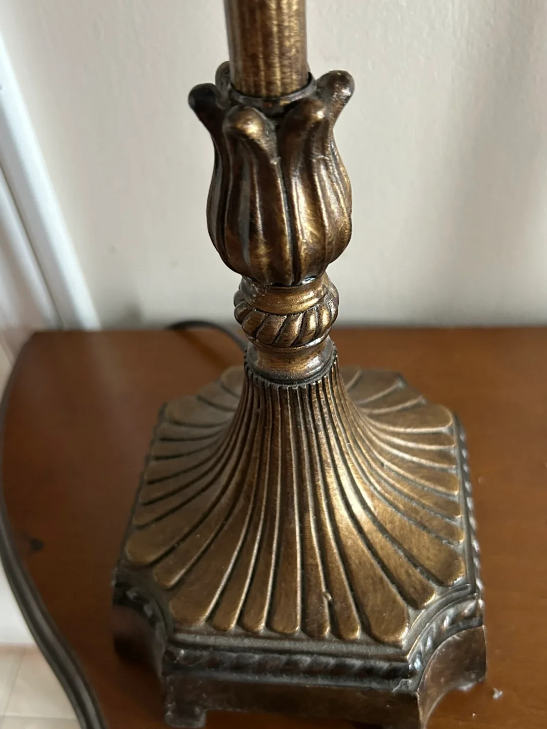 Pair of Elegant Table Lamps with Crackled Glass Accents image indicator(6)