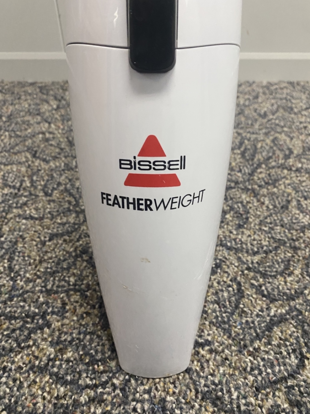 Bissell Featherweight Vacuum Cleaner 2033Y - photo 2