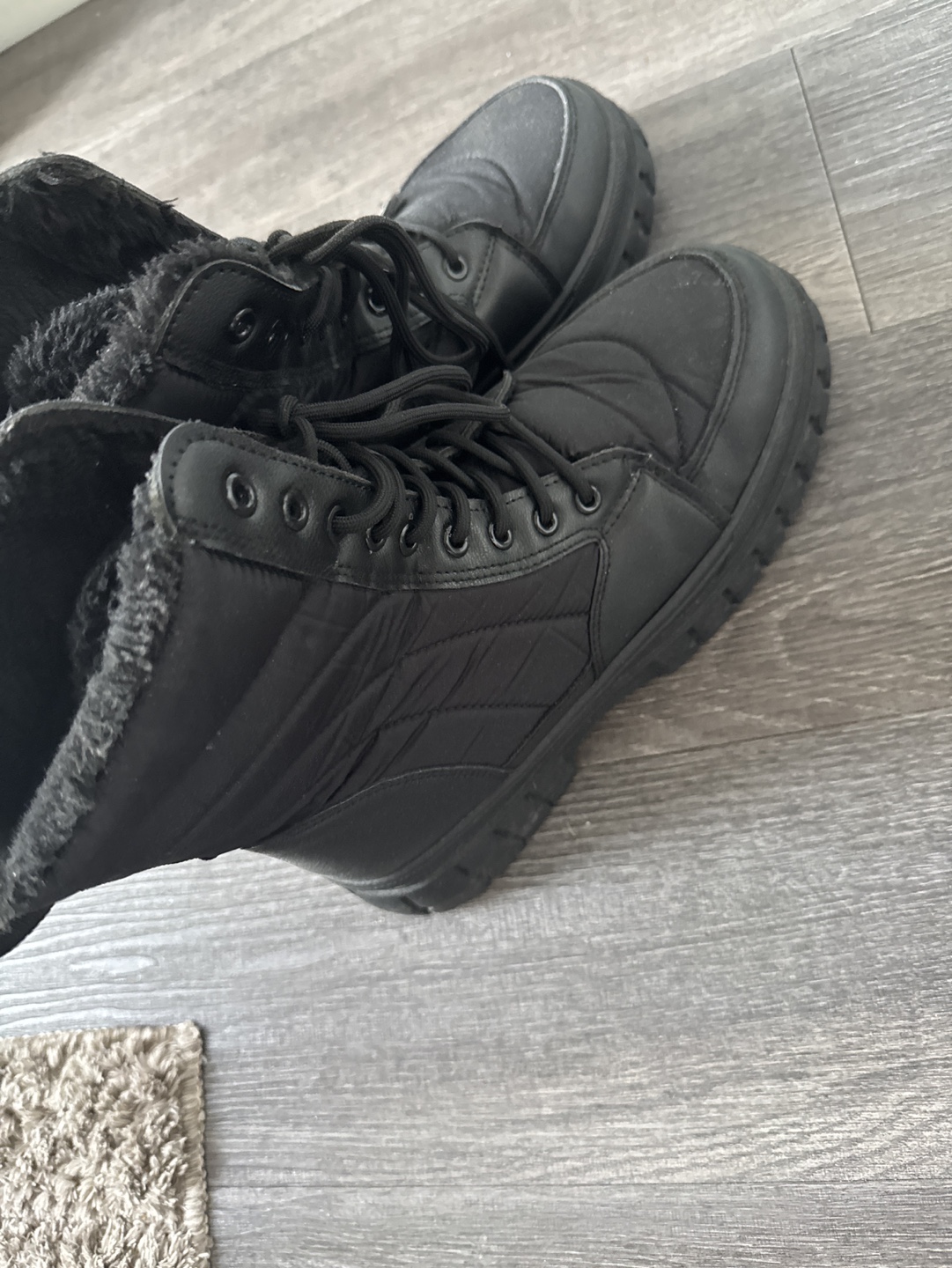 Black quilted winter boots