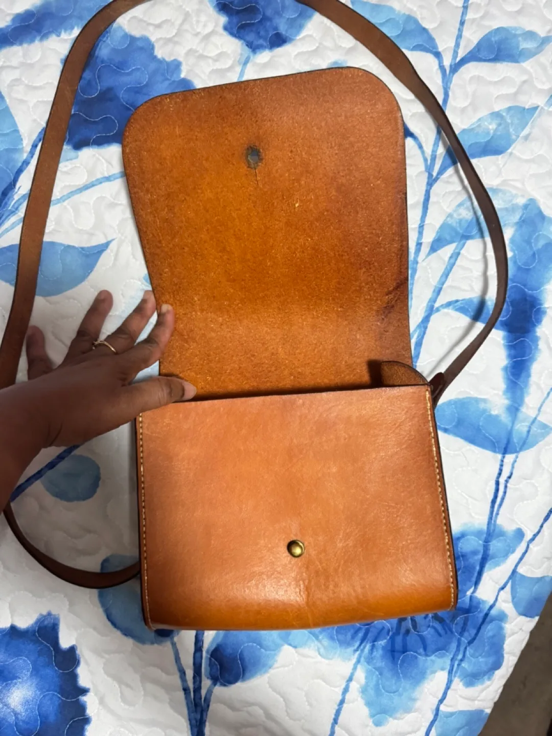 Handmade Brown Leather Crossbody Bag image indicator(2)