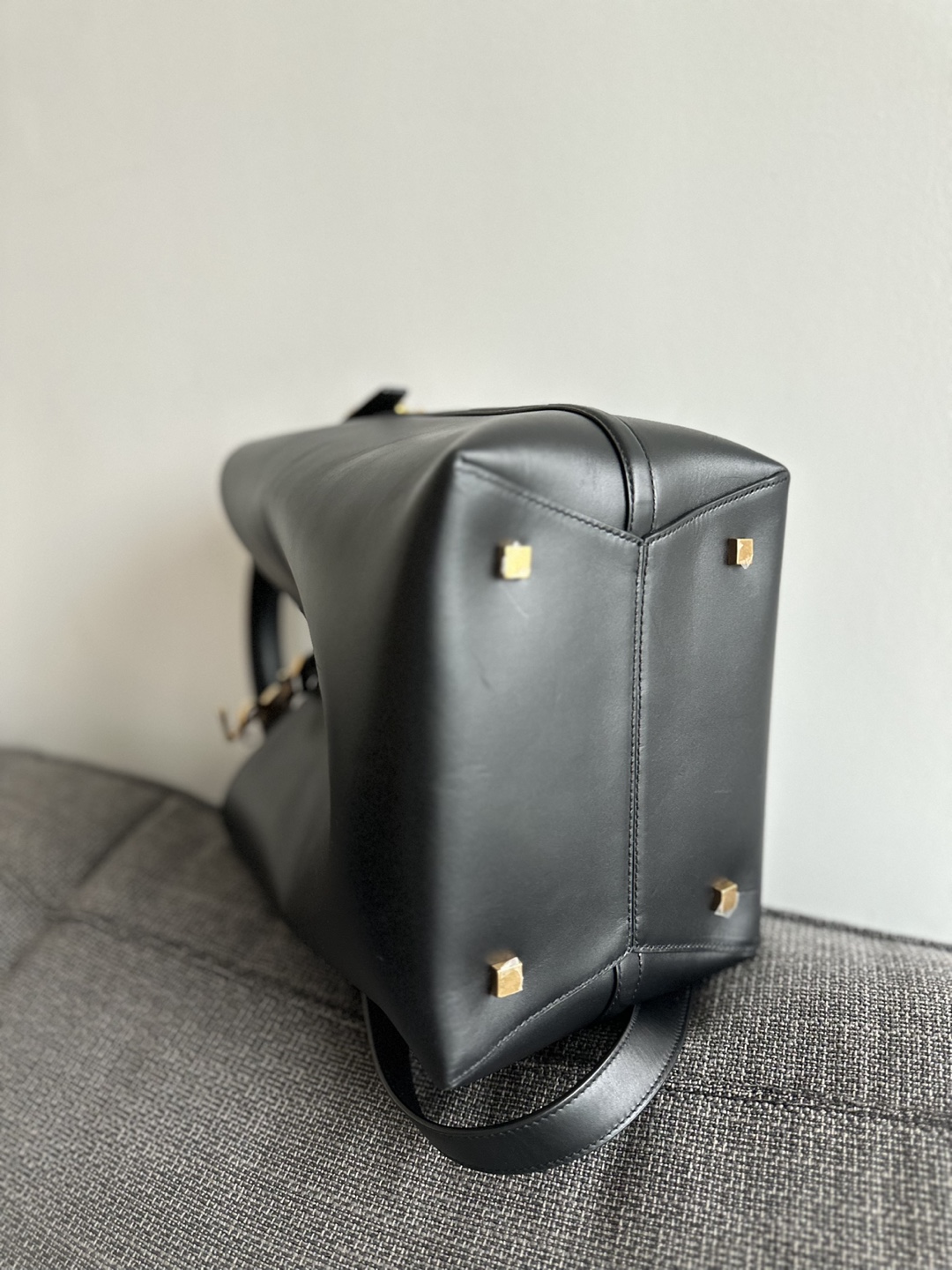Saint Laurent Black Leather Bucket Bag - photo 2