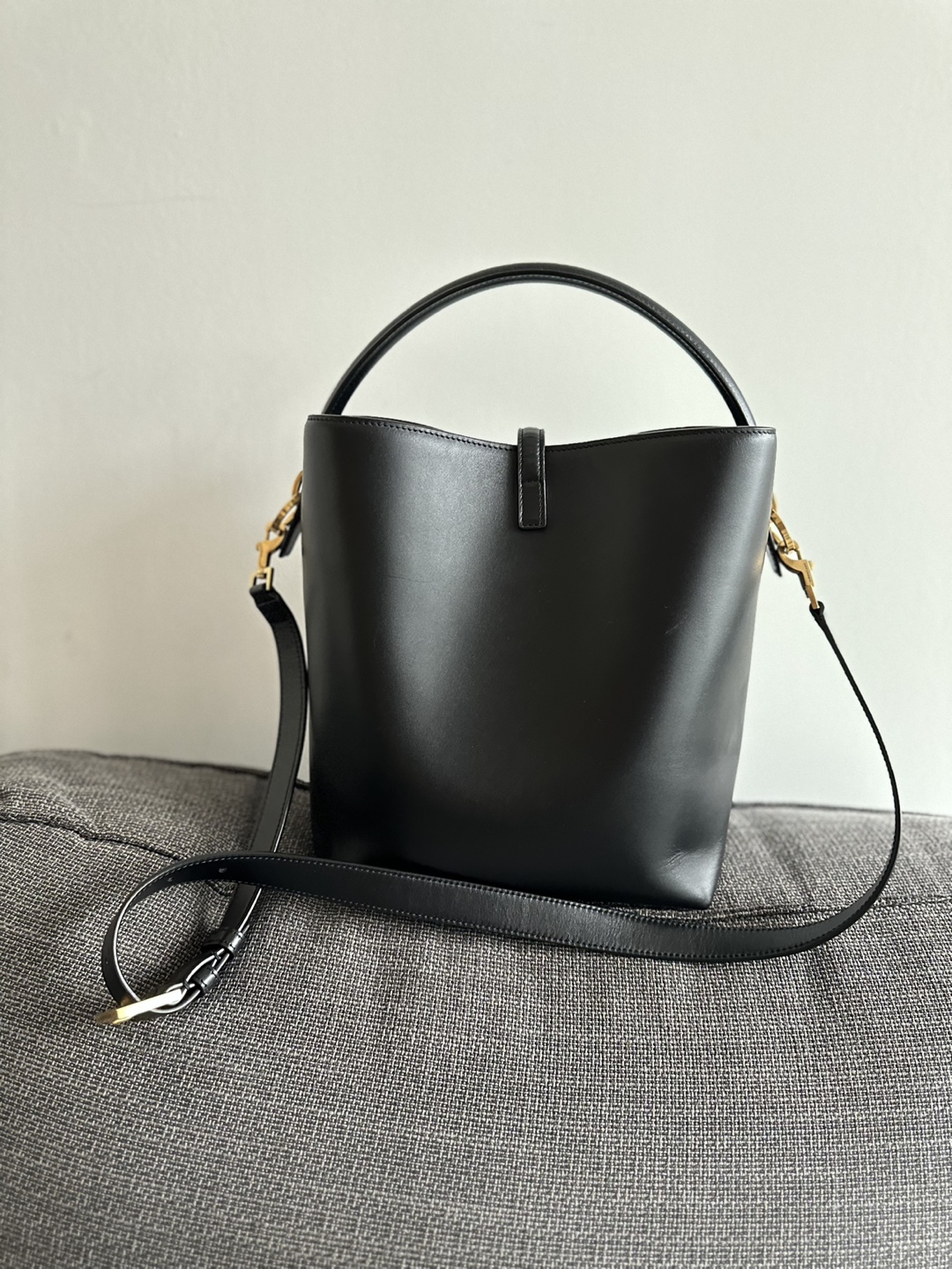Saint Laurent Black Leather Bucket Bag - photo 3