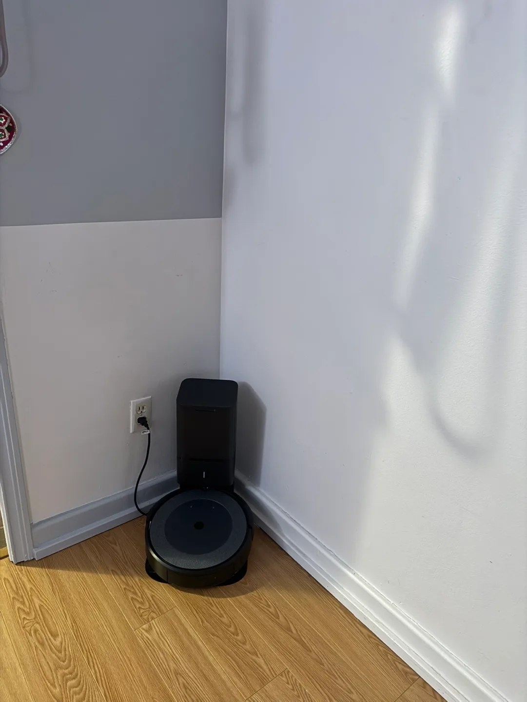 Roomba i3+ Robot Vacuum with Clean Base image indicator(3)