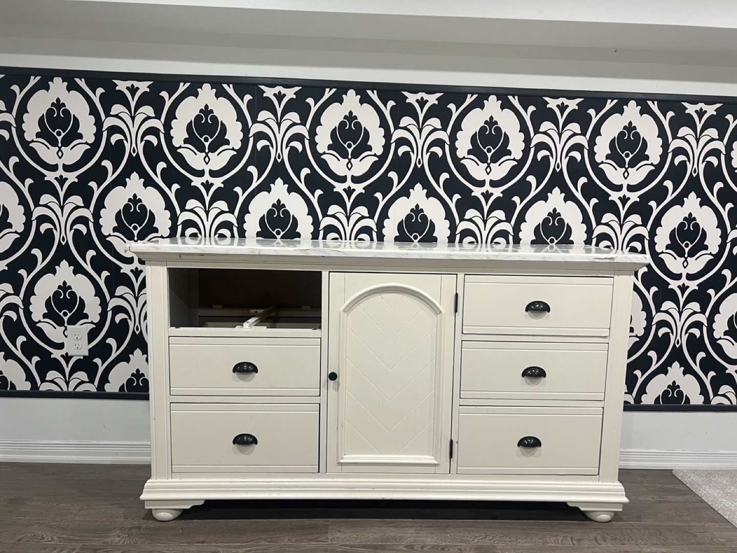 Big white dresser shelf with one drawer missing - photo 2