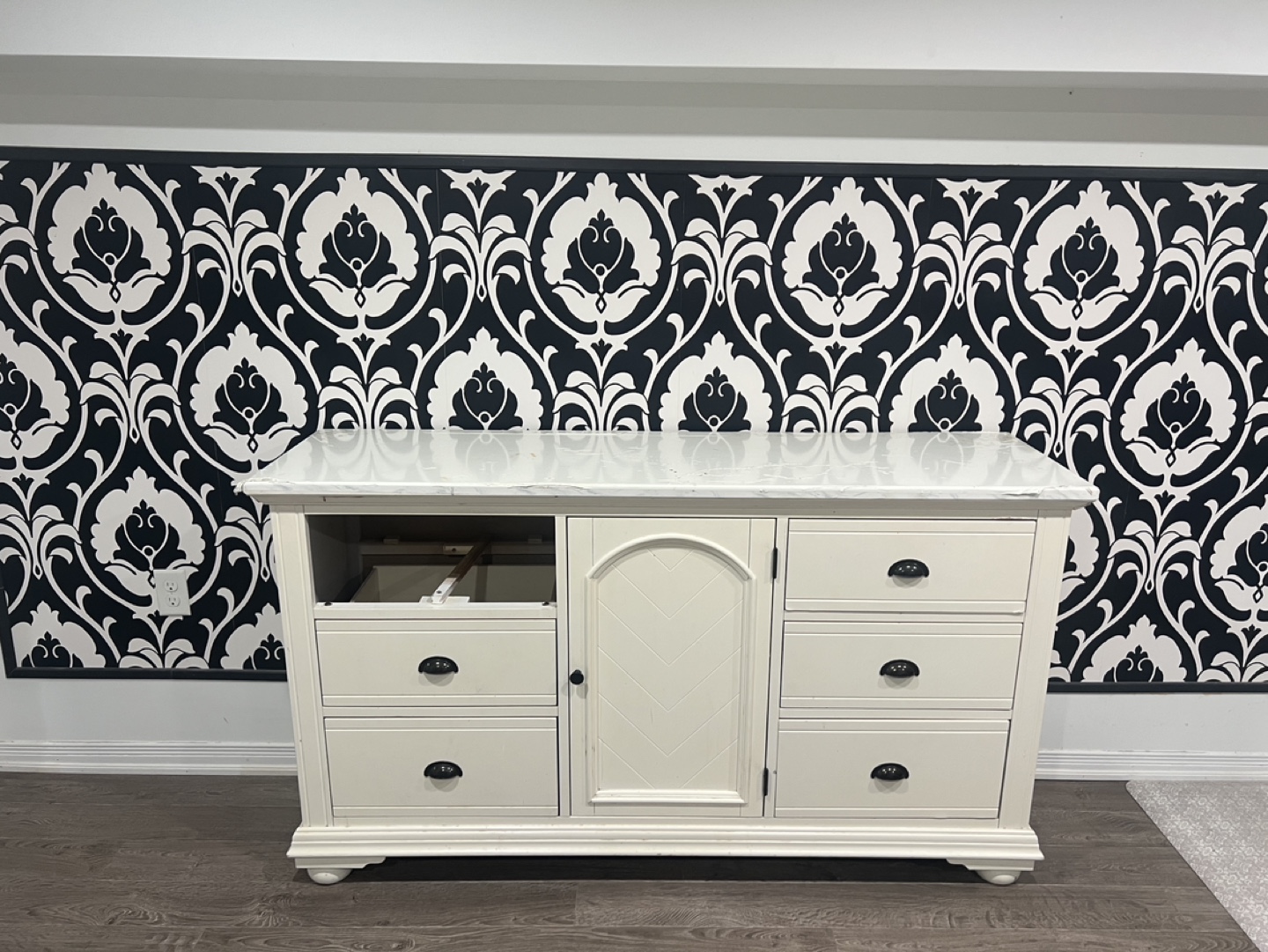 Big white dresser shelf with one drawer missing - photo 4