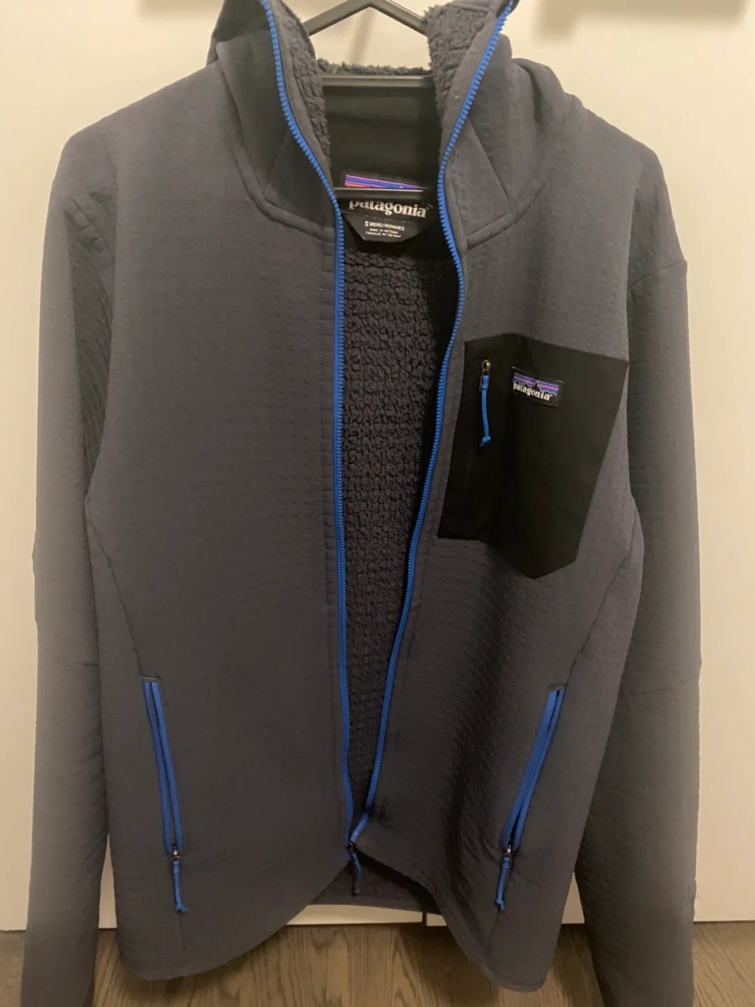 Patagonia Men's Small R2 techface thumbnail