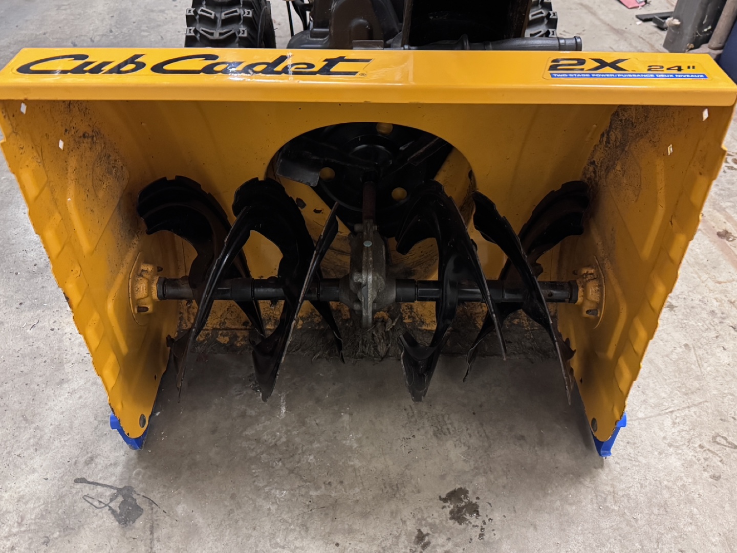 Cub Cadet 24" 2X Snow Thrower - photo 2