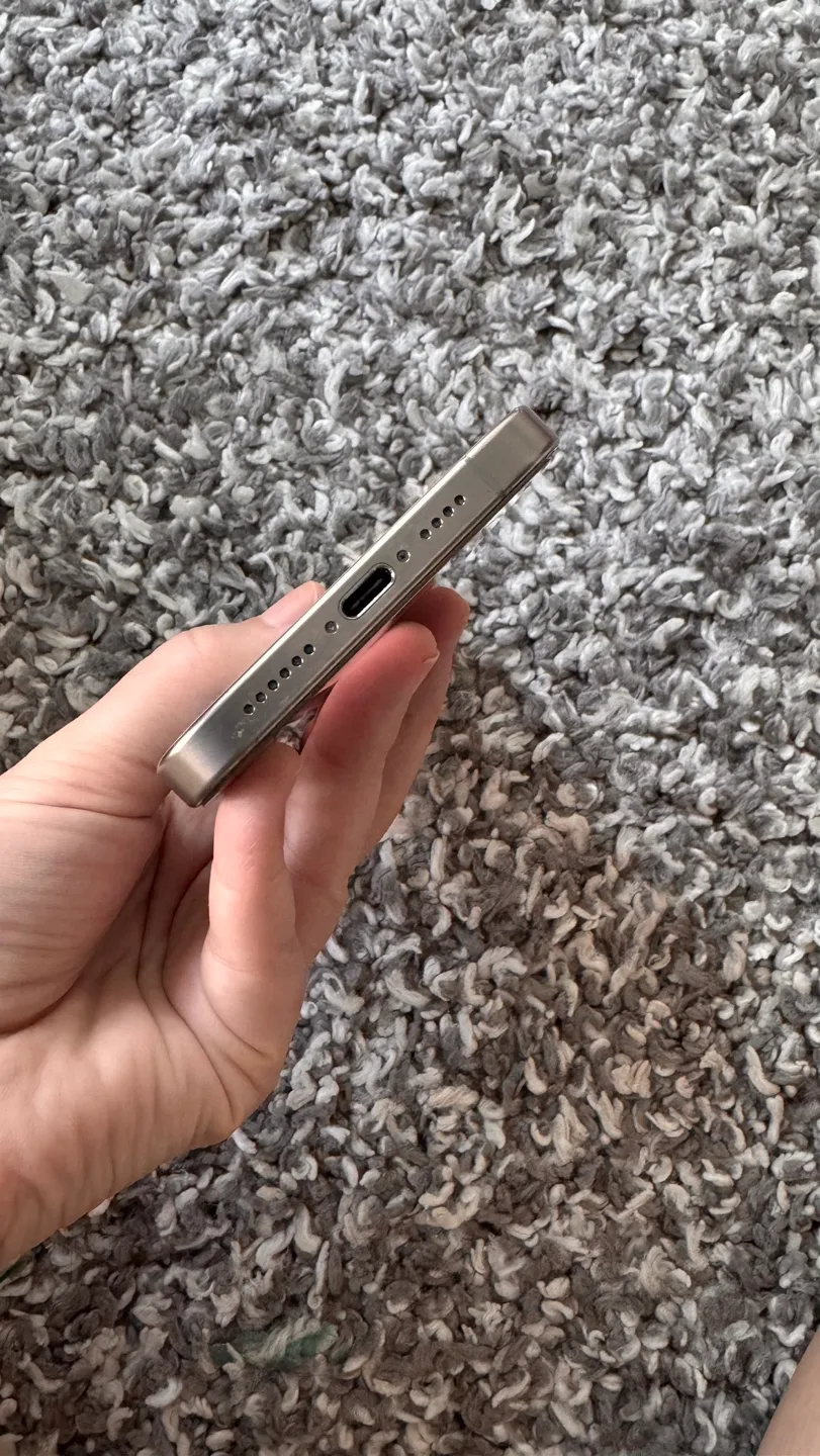 iPhone 15 Pro Max, 256 GB image indicator(6)