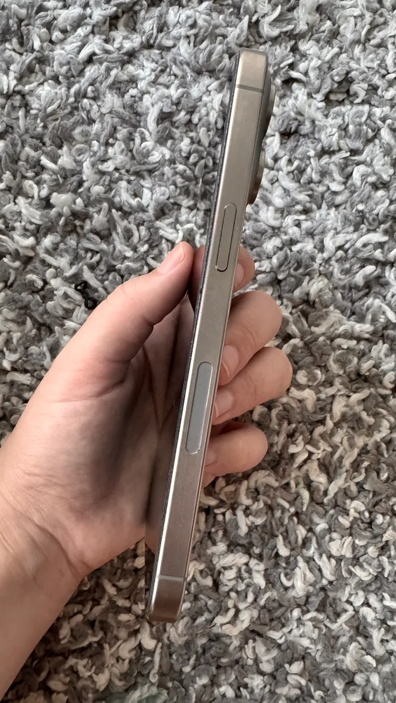 iPhone 15 Pro Max, 256 GB image indicator(4)