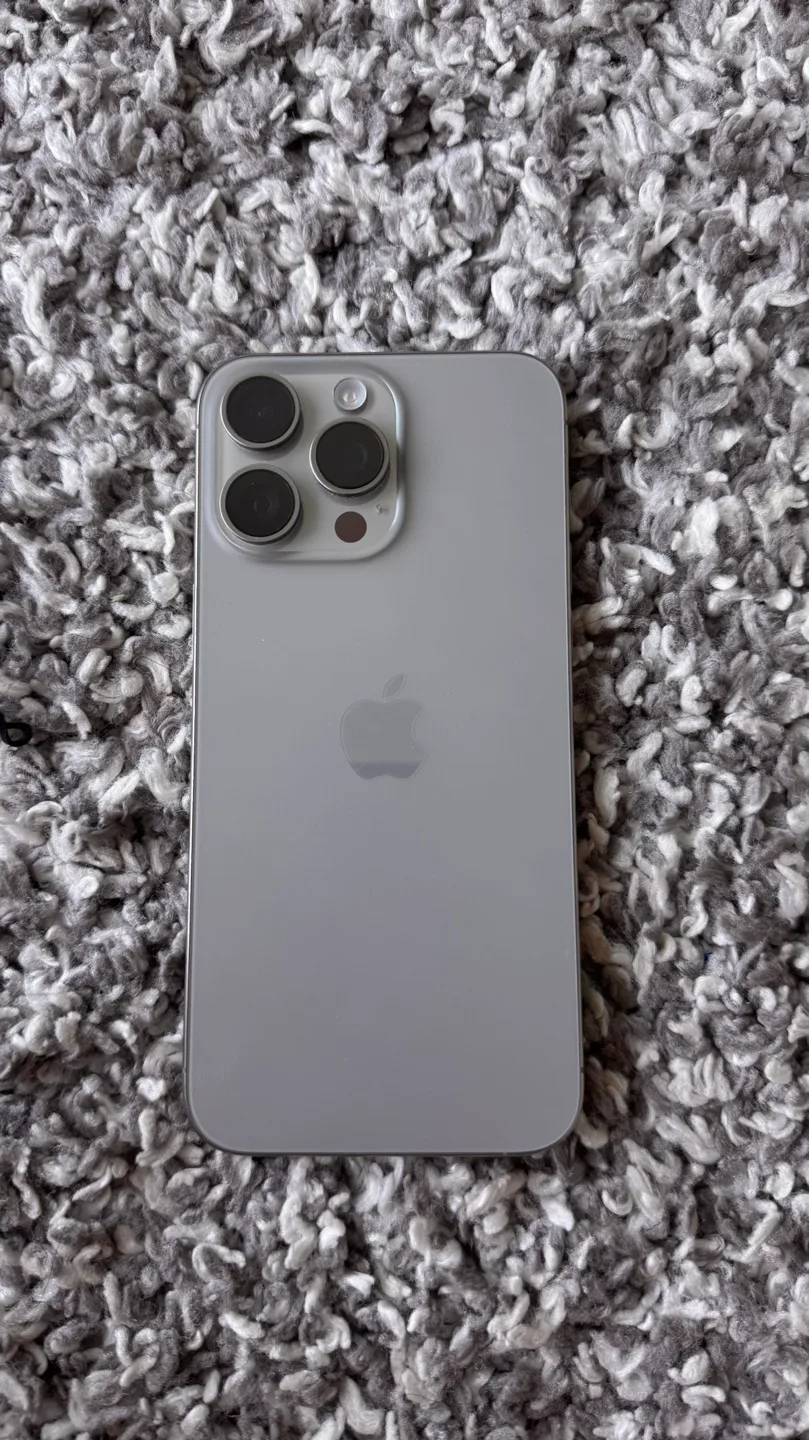 iPhone 15 Pro Max, 256 GB image indicator(3)