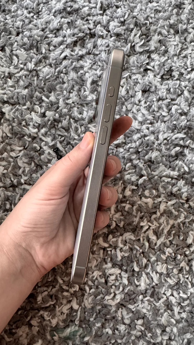 iPhone 15 Pro Max, 256 GB image indicator(7)