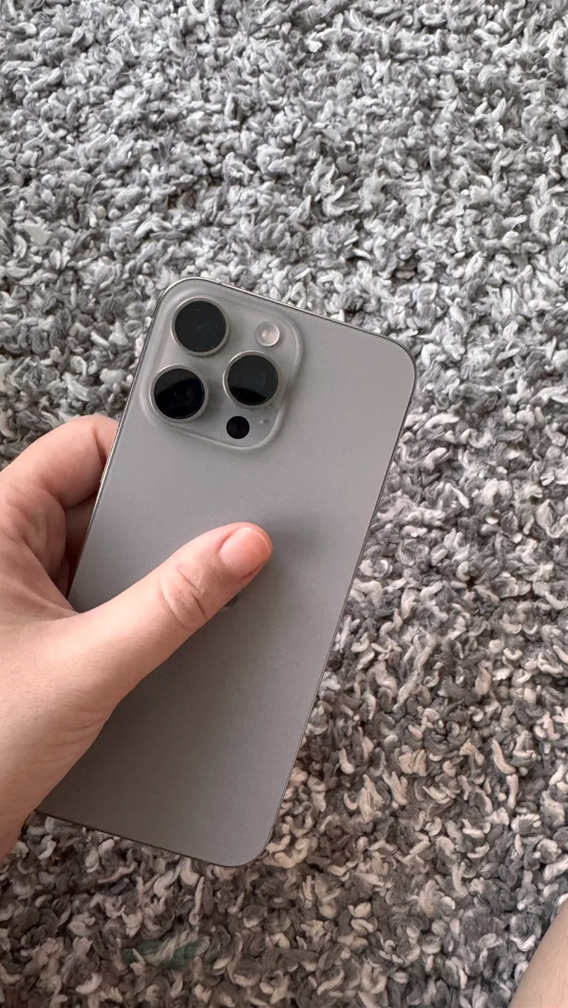 iPhone 15 Pro Max, 256 GB image indicator(8)