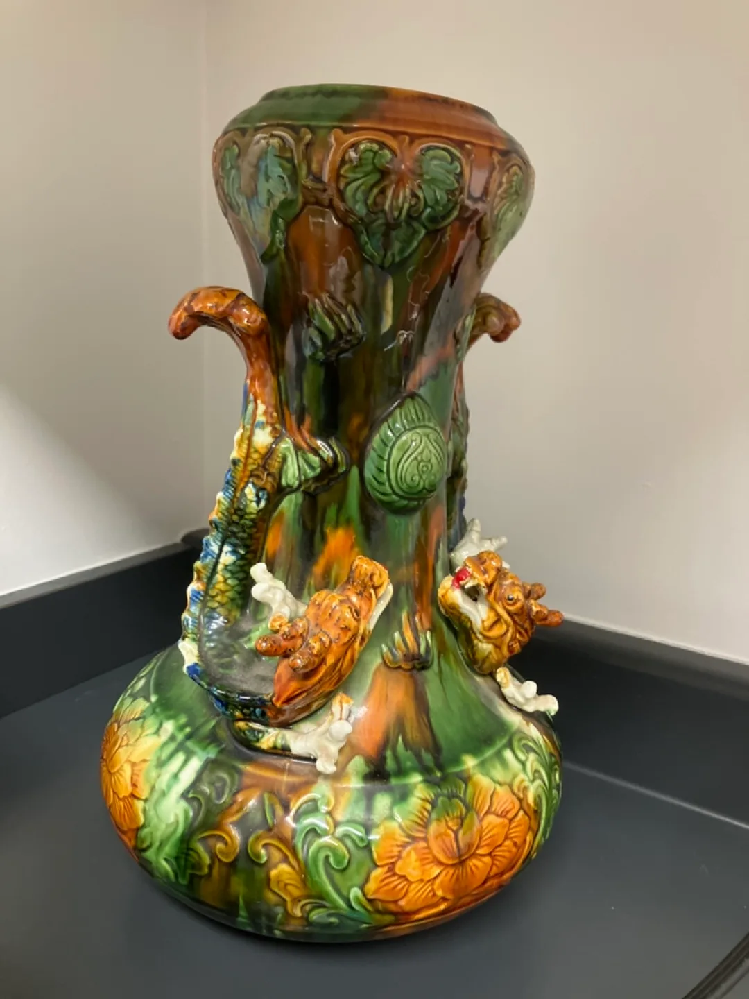 Vintage Dragon Vase image indicator(2)