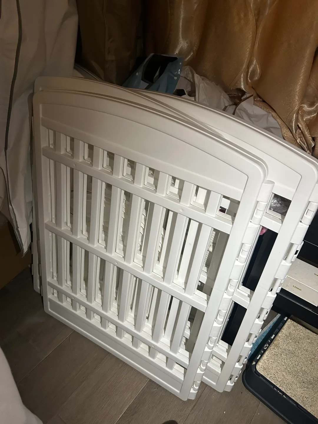 Gupamiga Pet Playpen - White - Excellent Condition image indicator(2)