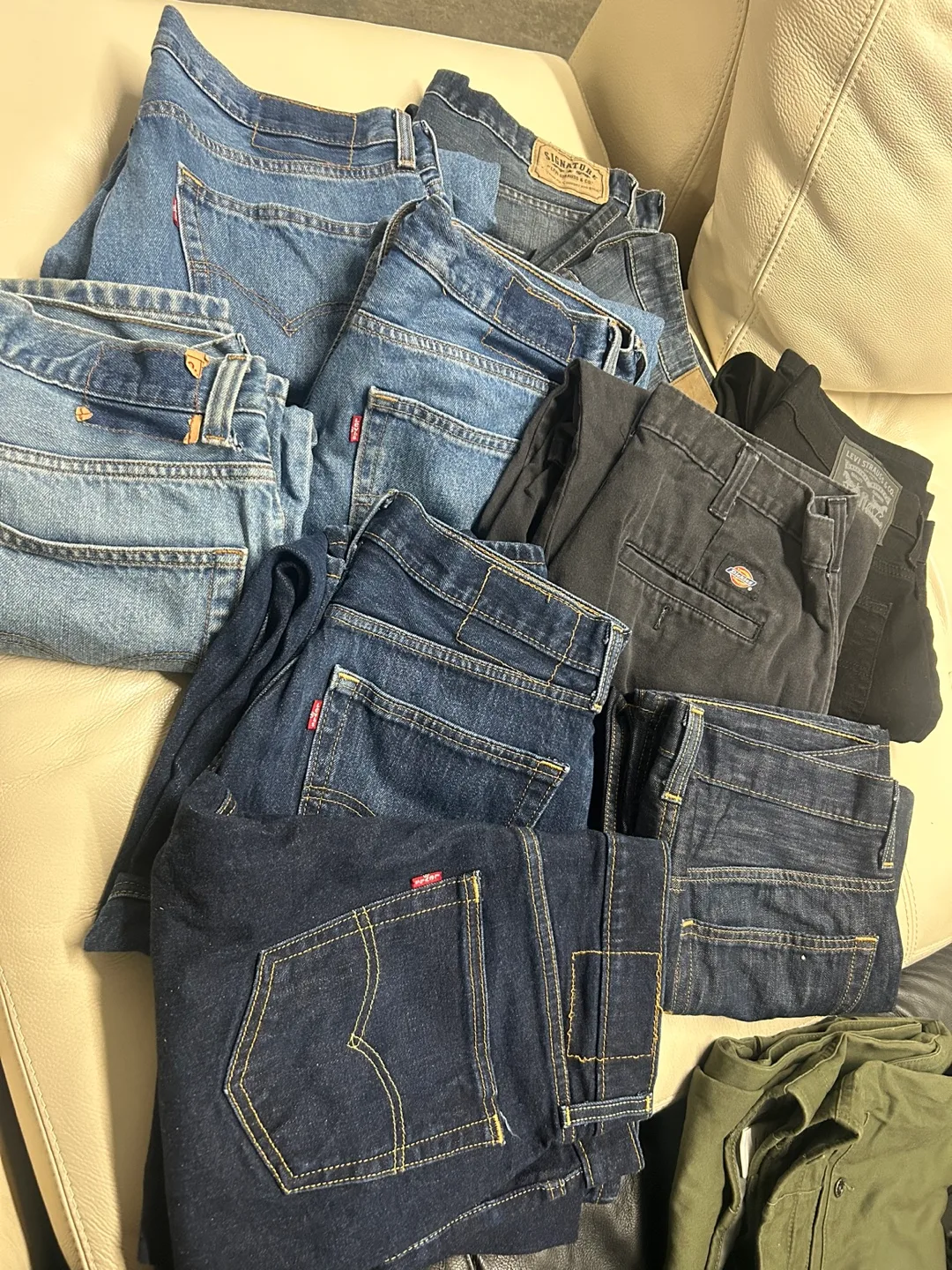 Bundle of Men's Jeans and Pants image indicator(2)