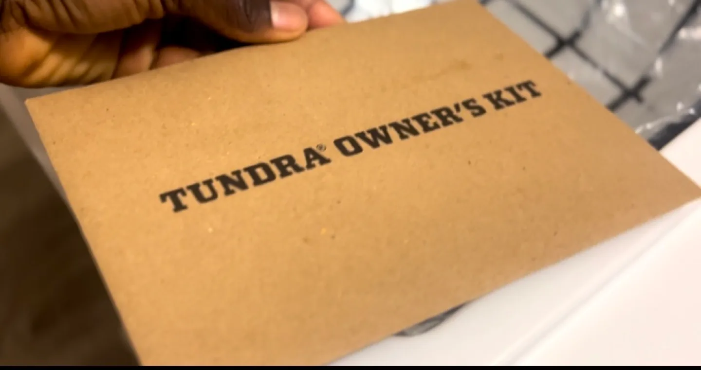 YETI Tundra 35 Hard Cooler - White image indicator(6)